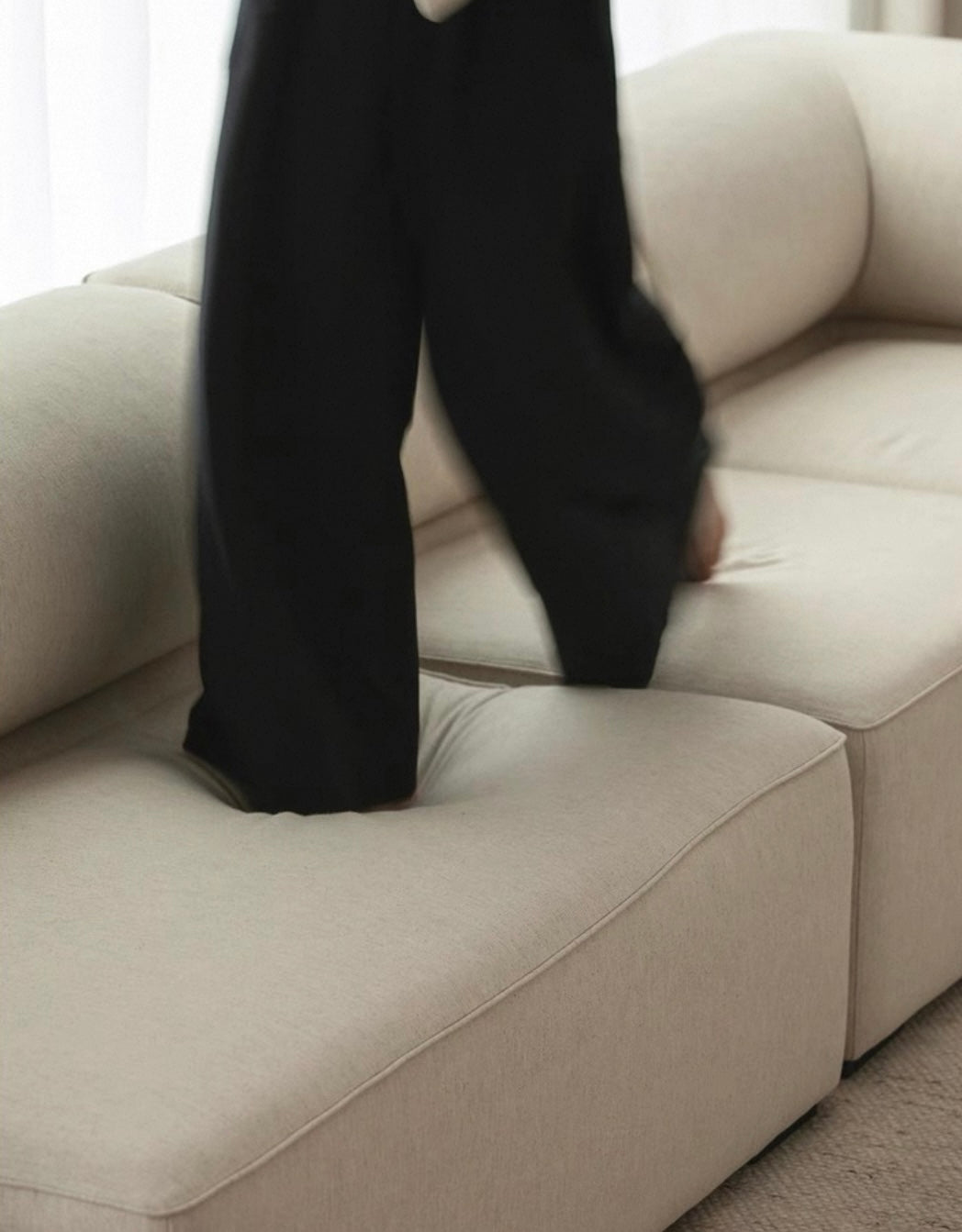 Yuric Scratch Resistant Sectional Sofa