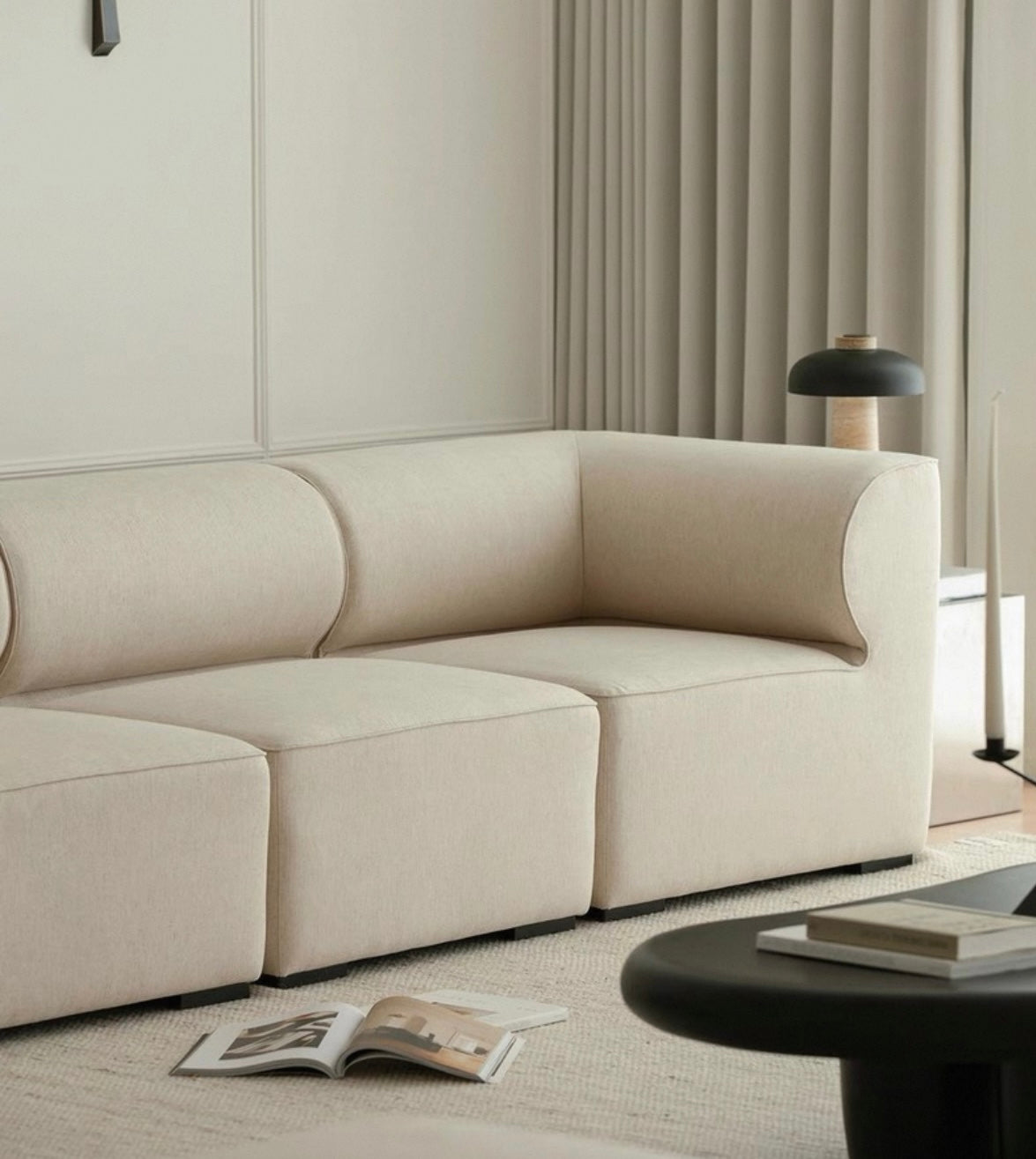 Yuric Scratch Resistant Sectional Sofa