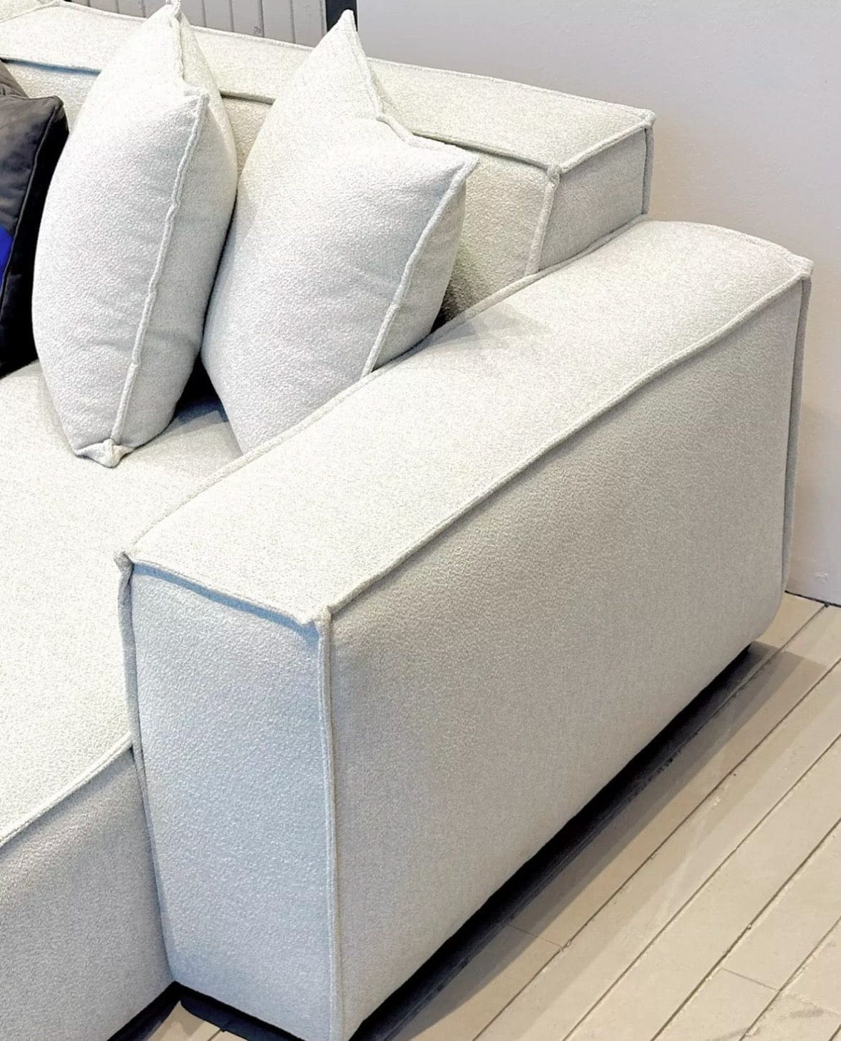 Home Atelier Aureus Scratch Resistant Sofa