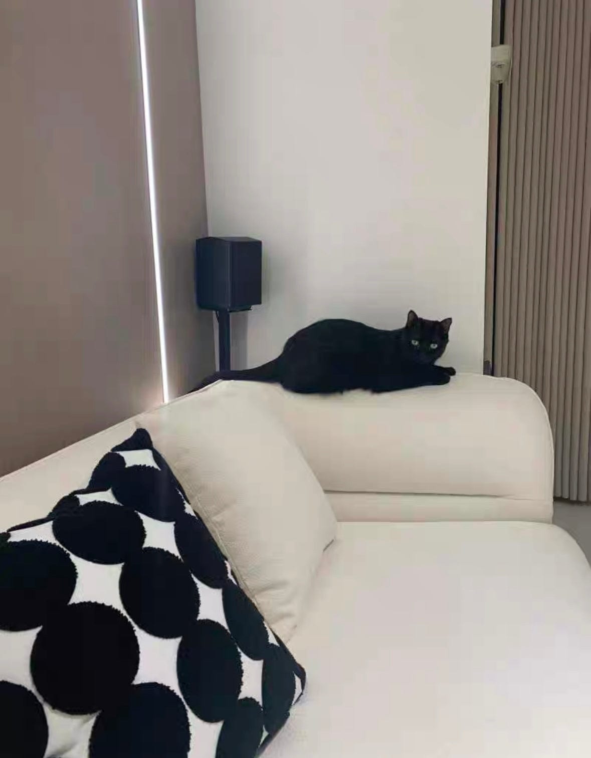 Home Atelier Nordin Performance Boucle Curve Sofa
