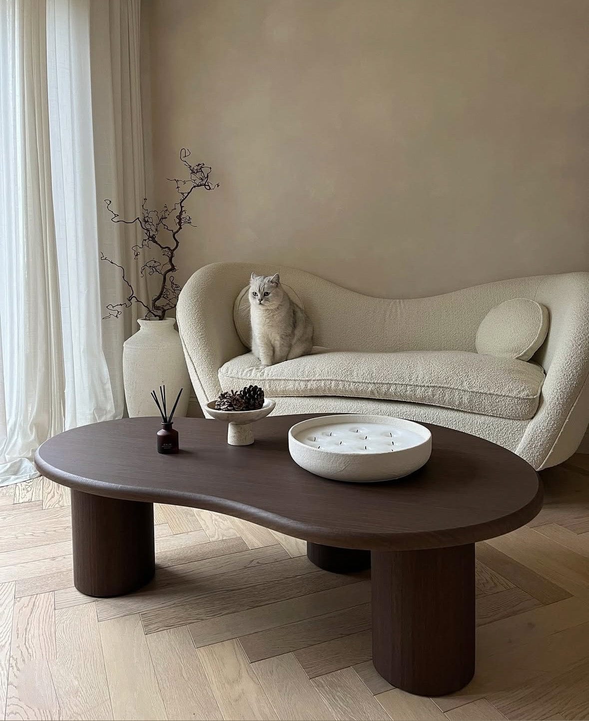 Home Atelier Tanesia Scratch Resistant Curve Sofa