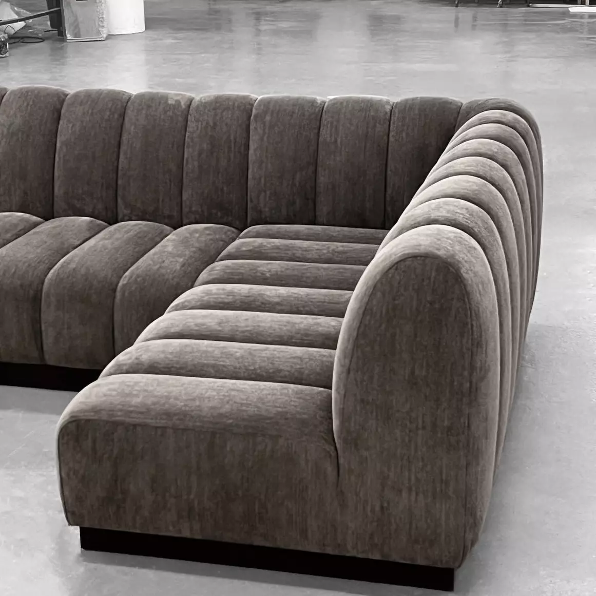 Lint Scratch Resistant Sectional Sofa with Channel Tufting