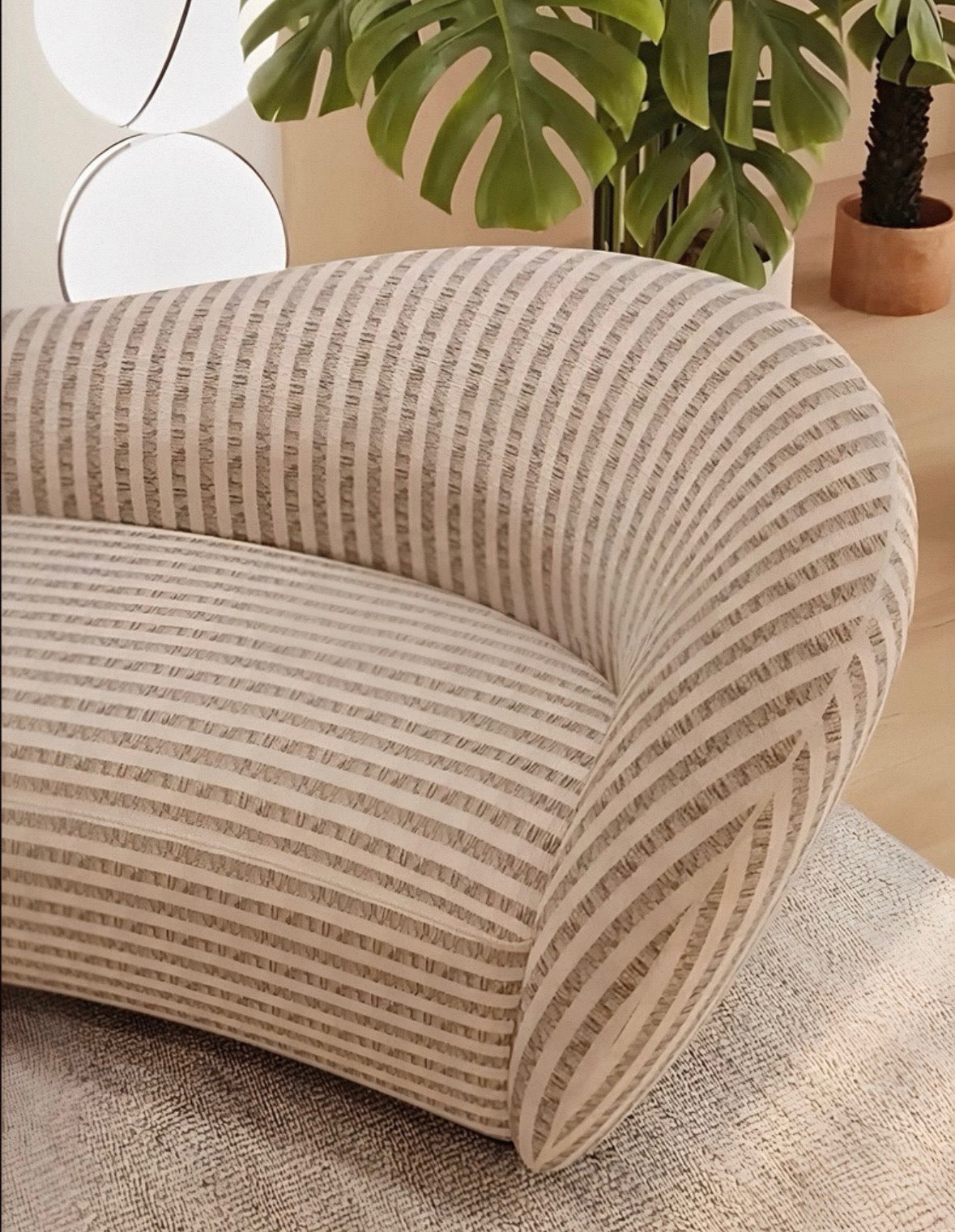 Zasper Scratch Resistant Curve Sofa