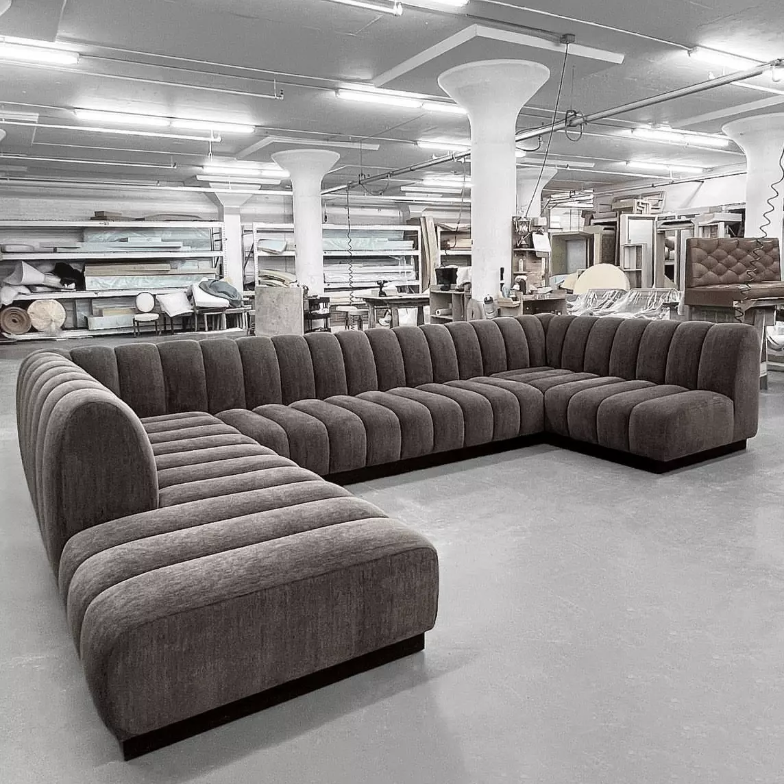 Lint Scratch Resistant Sectional Sofa with Channel Tufting