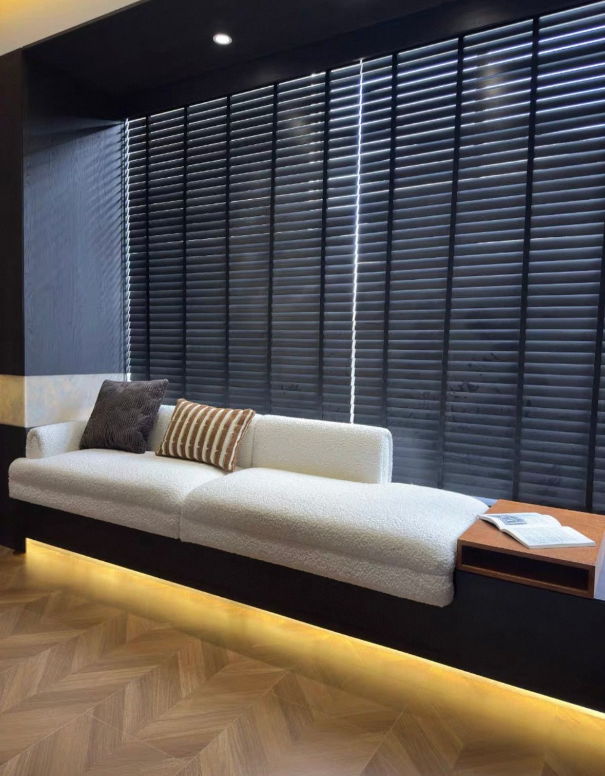 Julia Customise Bay Window Sofa