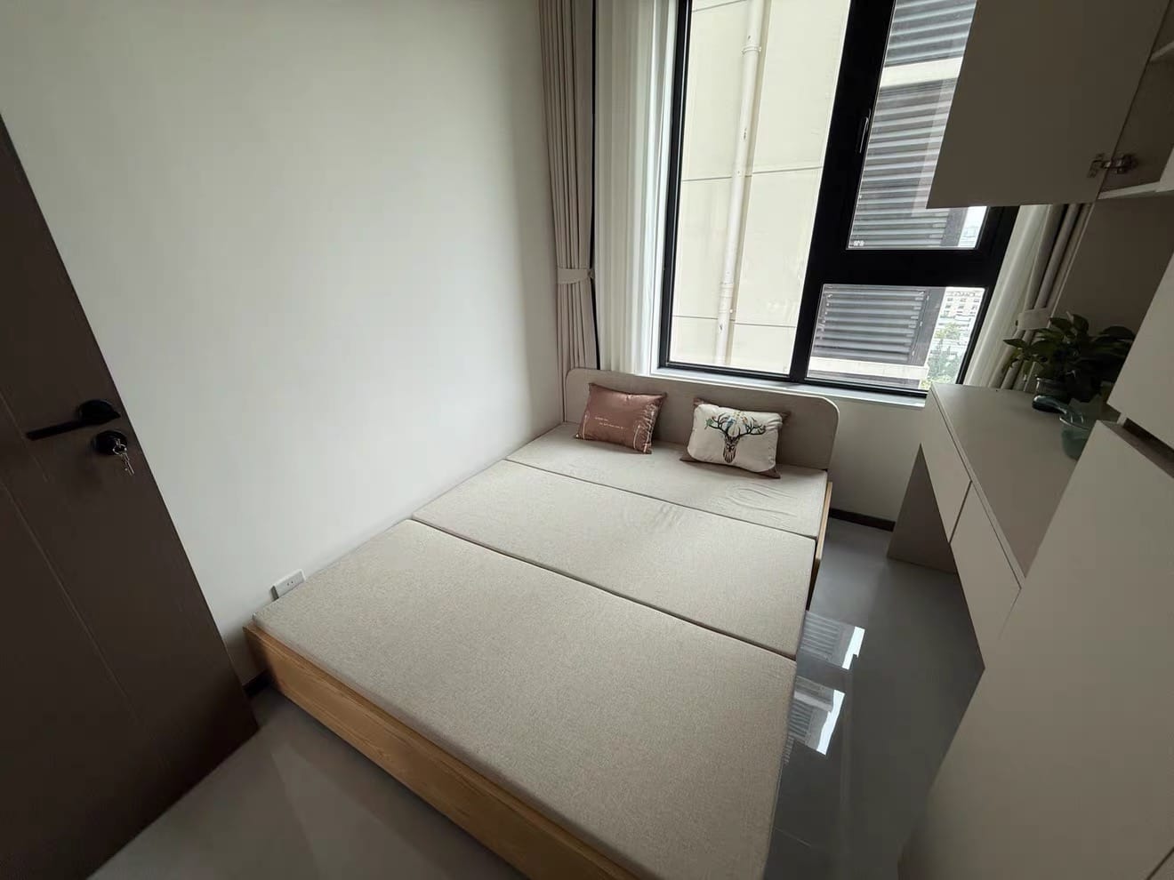 Home Atelier Blanc Wooden Pull-out Storage Sofa Bed