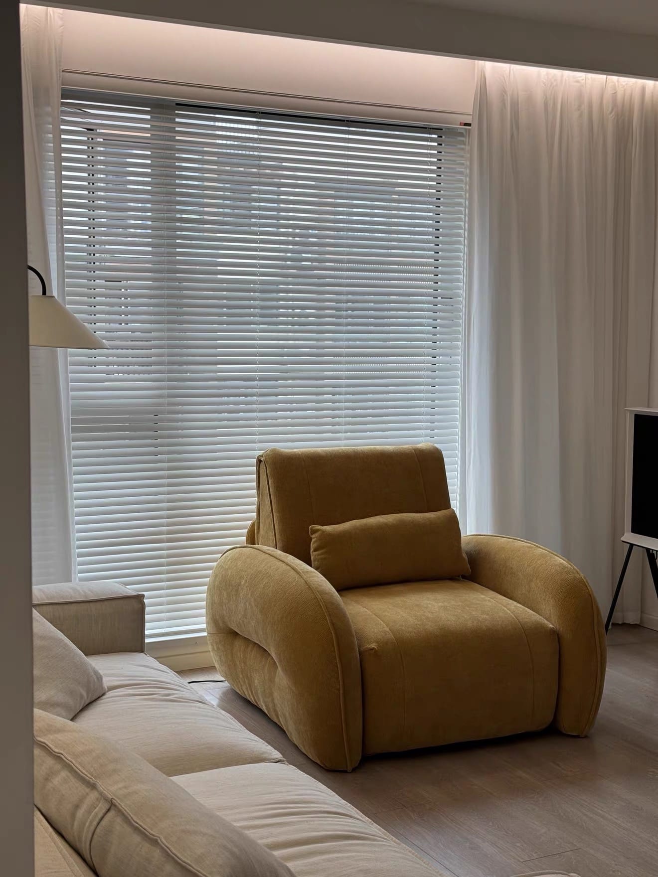 Home Atelier Reila Electric Extendable Sofa Bed